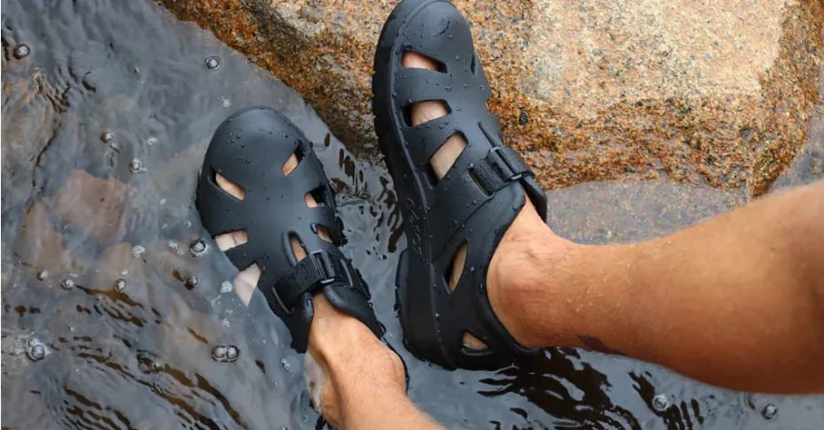 OOFOS  OOcandoo Unisex Sandal  1300 Black